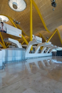 Madrid Barajas Airport - foto: Petr Šmídek, 2007