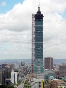 Taipei 101 - Během konstrukce - foto: columbia.edu