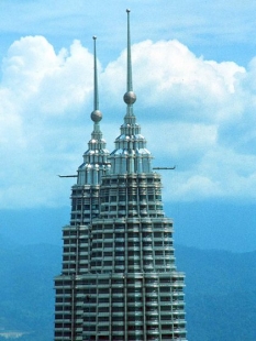 Petronas Twin Towers - foto: © Manfred Leiter, 1997-2005