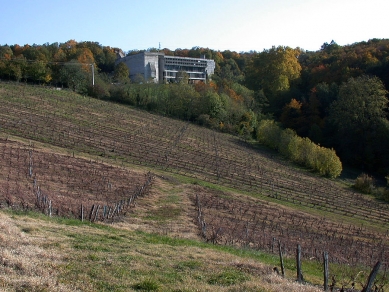 Klášter La Tourette - Výlet ŠA AVU po Corbusierových stavbách nazvaný Kultovky. - foto: Petr Šmídek, 2003