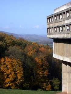 Klášter La Tourette - Výlet ŠA AVU po Corbusierových stavbách nazvaný Kultovky. - foto: Petr Šmídek, 2003