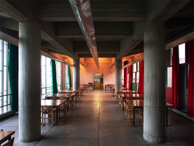 Klášter La Tourette - Výlet ŠA AVU po Corbusierových stavbách nazvaný Kultovky. - foto: Petr Šmídek, 2003