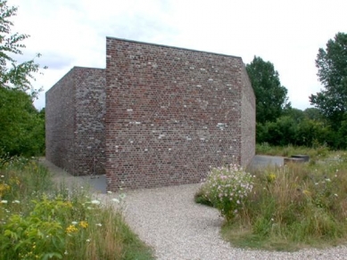 Museum Insel Hombroich - Schnecke (Hlemýžď grafický kabinet - exteriér) - foto: Petr Šmídek, 2003