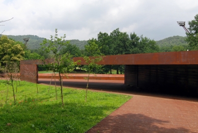 Vstupní pavilon na lehkoatletický stadion - foto: Petr Šmídek, 2011