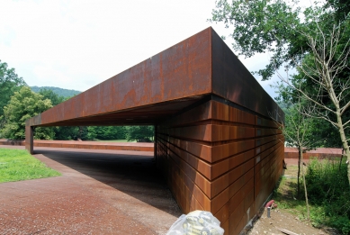 Vstupní pavilon na lehkoatletický stadion - foto: Petr Šmídek, 2011