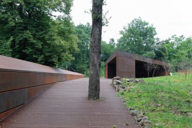 Vstupní pavilon na lehkoatletický stadion - foto: Petr Šmídek, 2011