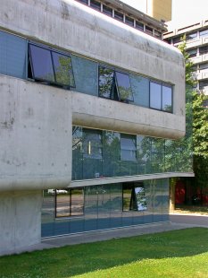 Bijvoet Center - laboratoř NMR - foto: Petr Šmídek, 2003