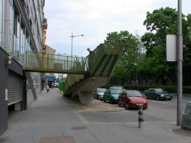 Městská plastika Grashopper - foto: Petr Šmídek, 2005