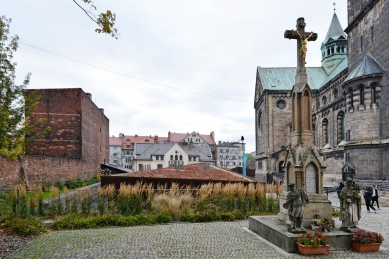 Cultural-Educational Center and Rosary Garden at the St. Hyacinth Church in Bytom - foto: Petr Šmídek, 2015