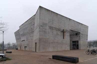 Maria-Magdalena-Kirche - foto: Petr Šmídek, 2013