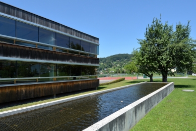 Secondary school with hall in Klaus - foto: Petr Šmídek, 2015