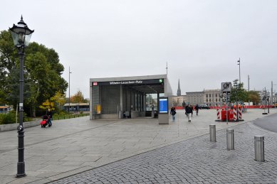 Železniční zastávka Wilhelm-Leuschner-Platz - foto: Petr Šmídek, 2015