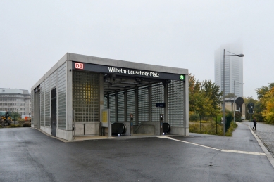 Železniční zastávka Wilhelm-Leuschner-Platz - foto: Petr Šmídek, 2015