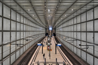 Wilhelm-leuschner-Platz station - foto: Petr Šmídek, 2015