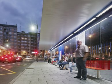 Zastřešení autobusové zastávky v Aviles