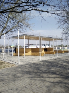 Pavilon na nábřeží Dněpru