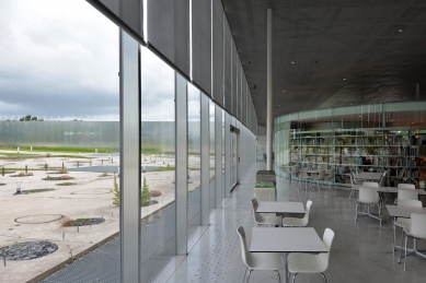 Louvre Lens  - foto: Petr Šmídek, 2016