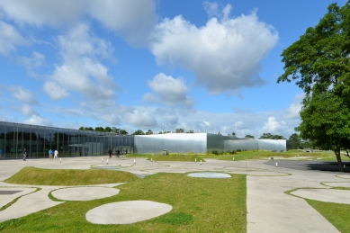 Louvre Lens  - foto: Petr Šmídek, 2016