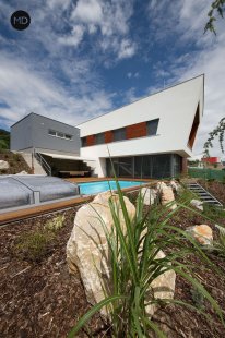 <h1>Family House on a Slope</h1> - foto: Jiří Ernest