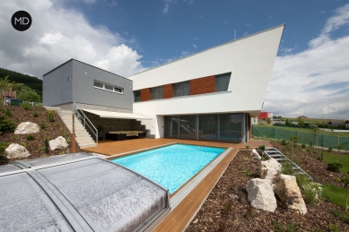 <h1>Family House on a Slope</h1> - foto: Jiří Ernest