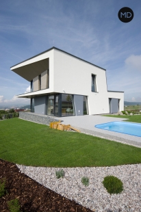 <html>
<body>
    <h1>Family House with a View in Beroun</h1>
</body>
</html> - foto: Jiří Ernest