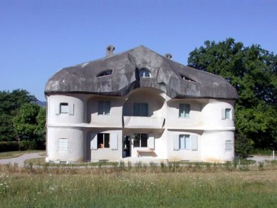 Goetheanum - Houses in the vicinity of the Goetheanum. - foto: Petr Šmídek, 2003