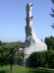 Goetheanum - Buildings around the Goethean. - foto: Petr Šmídek, 2003