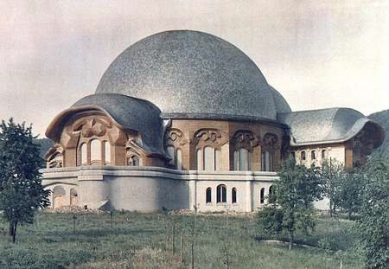 Goetheanum - Dřevěná stavba prvního Goetheana.