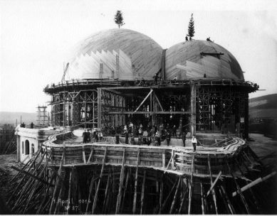 Goetheanum - Snímek z roku 1914 z průběhu dřevěné stavby prvního Goetheana.