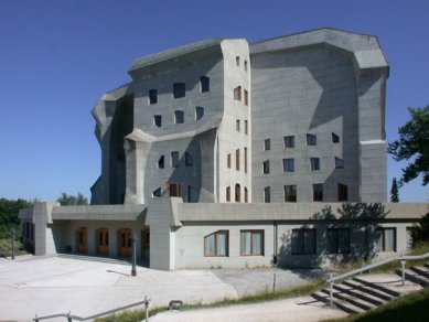 Goetheanum - foto: Petr Šmídek, 2003