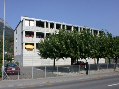 Collective Housing - foto: Petr Šmídek, 2003