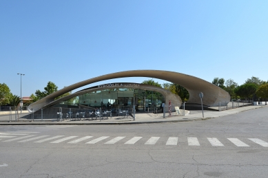 Autobusová zastávka Casar de Cáceres - foto: Petr Šmídek, 2018