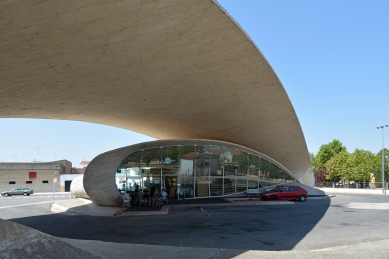 Autobusová zastávka Casar de Cáceres - foto: Petr Šmídek, 2018