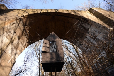 Flying Black House - foto: Honza Ptáček