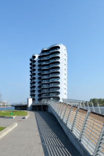 Metropolis apartment building - foto: Petr Šmídek, 2014