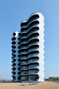 Metropolis apartment building - foto: Petr Šmídek, 2014