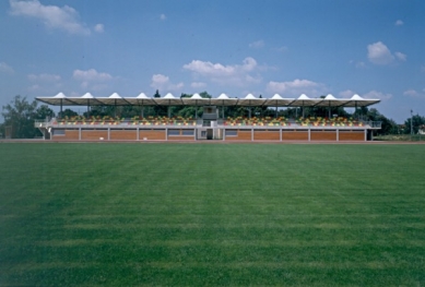 Tribuna městského stadionu Černá hora - foto: © architektonická kancelář Burian - Křivinka