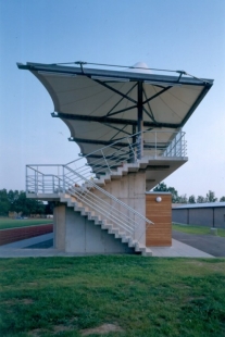 Tribuna městského stadionu Černá hora - foto: © architektonická kancelář Burian - Křivinka