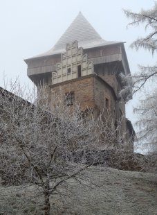 Obnova hradu Lipnice nad Sázavou - Pohled na hradní palác a věž - foto: Ladislav Bezděk