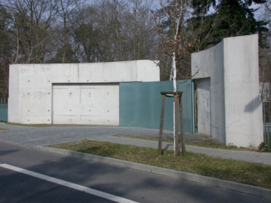 Krematorium Baumschulenweg - foto: Petr Šmídek, 2002