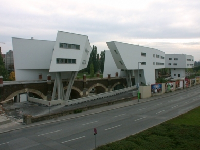 Spittelau Viadukt - foto: Petr Šmídek, 2005