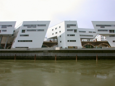 Spittelau Viadukt - foto: Petr Šmídek, 2005