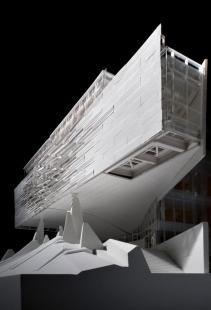 Gates Hall  - Modelo - foto: Morphosis Architects