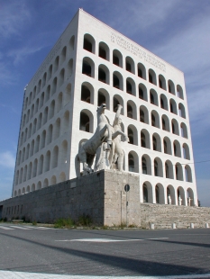 Palác italské civilizace - foto: Petr Šmídek, 2005