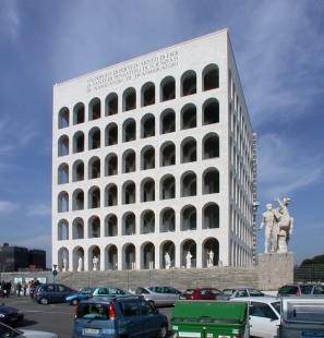 Palác italské civilizace - foto: Petr Šmídek, 2005