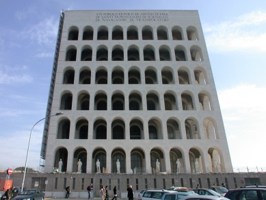 Palác italské civilizace - foto: Petr Šmídek, 2005