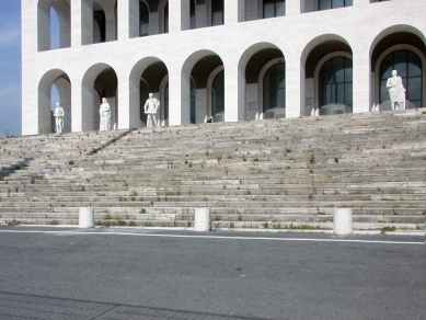 Palác italské civilizace - foto: Petr Šmídek, 2005