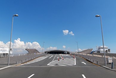 Mezinárodní přístavní terminál Yokohama - foto: Petr Šmídek, 2012