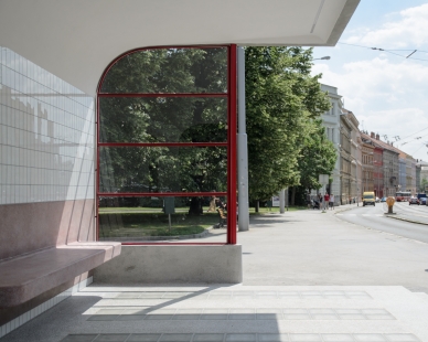 Rekonstrukce funkcionalistické zastávky od architekta Oskara Pořísky v Brně na Obilním trhu - foto: Bořivoj Čapák