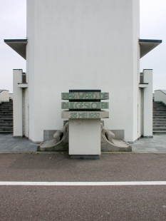 Pomník s rozhlednou Afsluitdijk - foto: Petr Šmídek, 2003